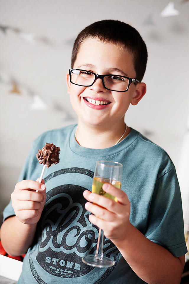 An awesome dessert bar in less than 15 minutes using Hershey's™ Spreads