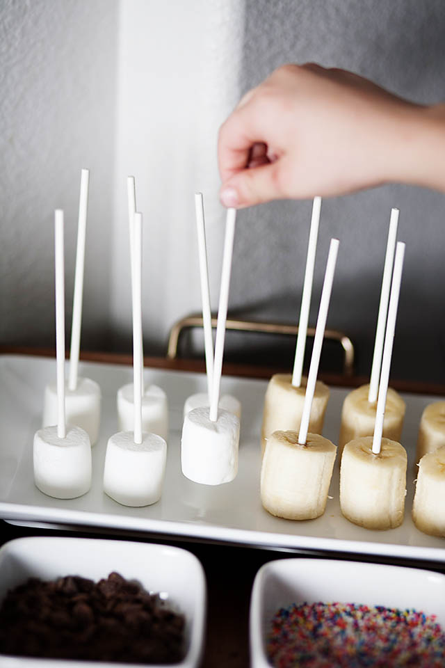 An awesome dessert bar in less than 15 minutes using Hershey's™ Spreads